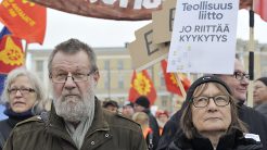 Thousands demonstrate against the active model